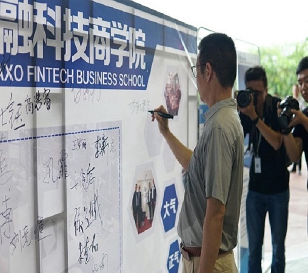 陆董事长签�?.jpg 陆董事长签�?.jpg