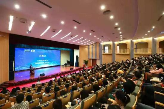 三亚论坛1.jpg 三亚论坛1.jpg