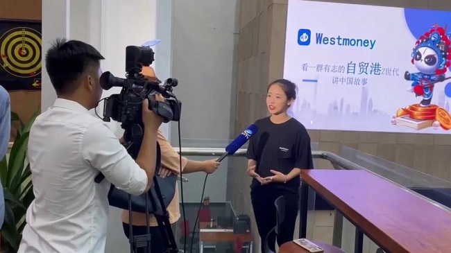 叶瑜轩接受三亚电视台采访.jpg 叶瑜轩接受三亚电视台采访.jpg