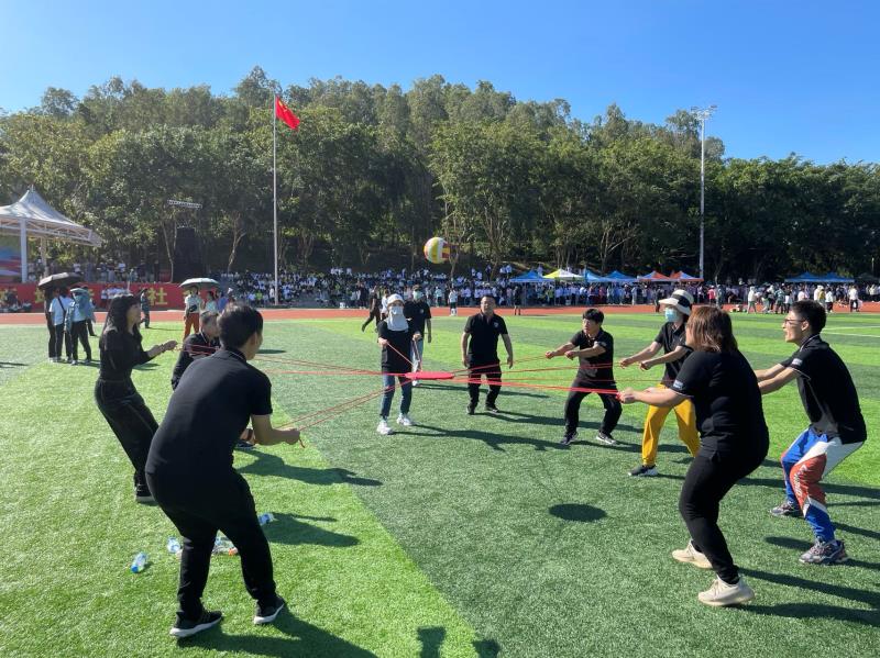 众人击鼓.jpg 众人击鼓.jpg